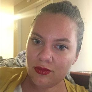 Meet your Posher, Cassandra